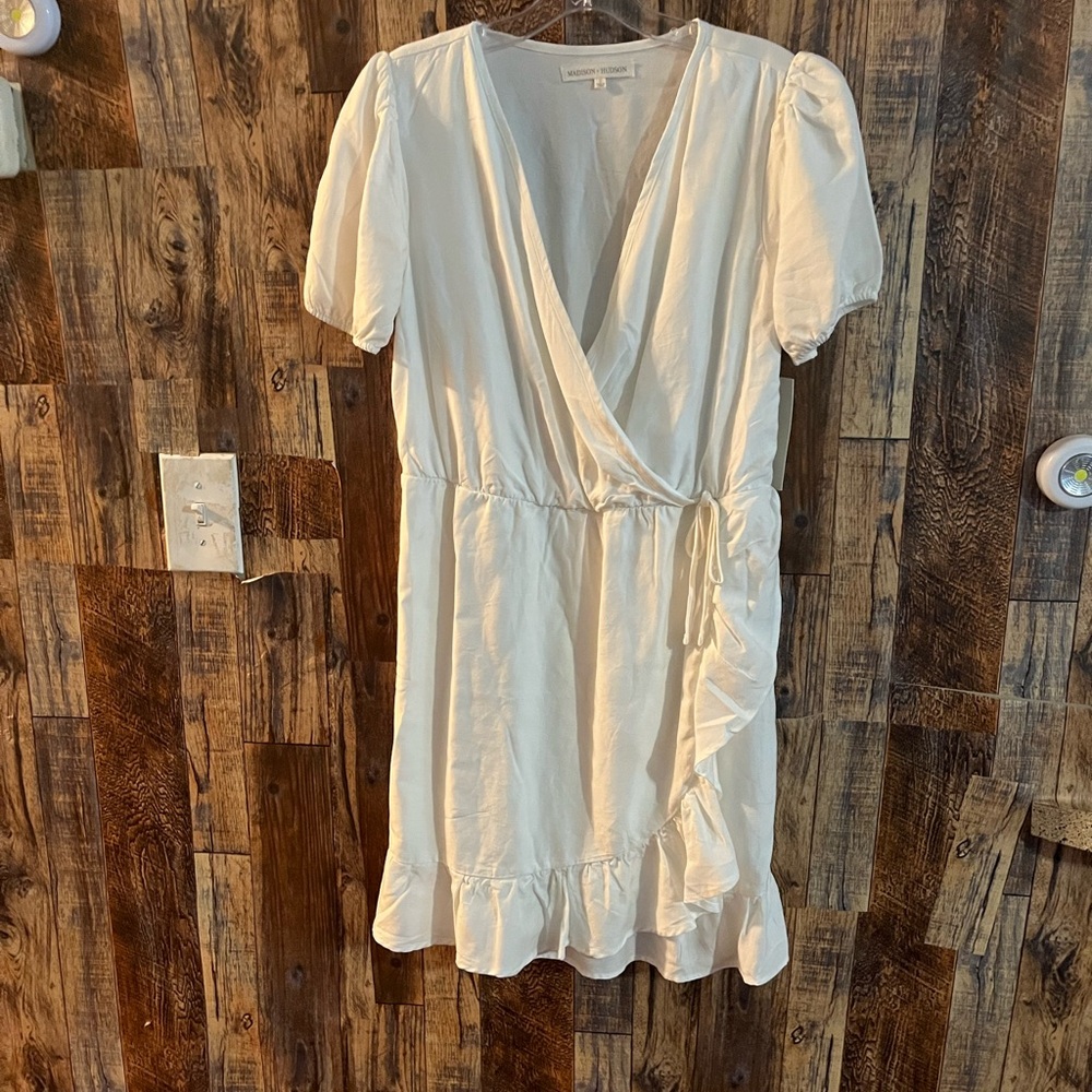 NWT Madison & Hudson women short white dress size small